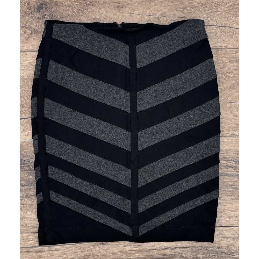 White House Black Market Pencil Skirt Size 10 Chevron Stripe Black Gray Stretch